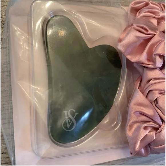 Victoria’s Secret Facial Self Care Spa Kit - Picture 5 of 12